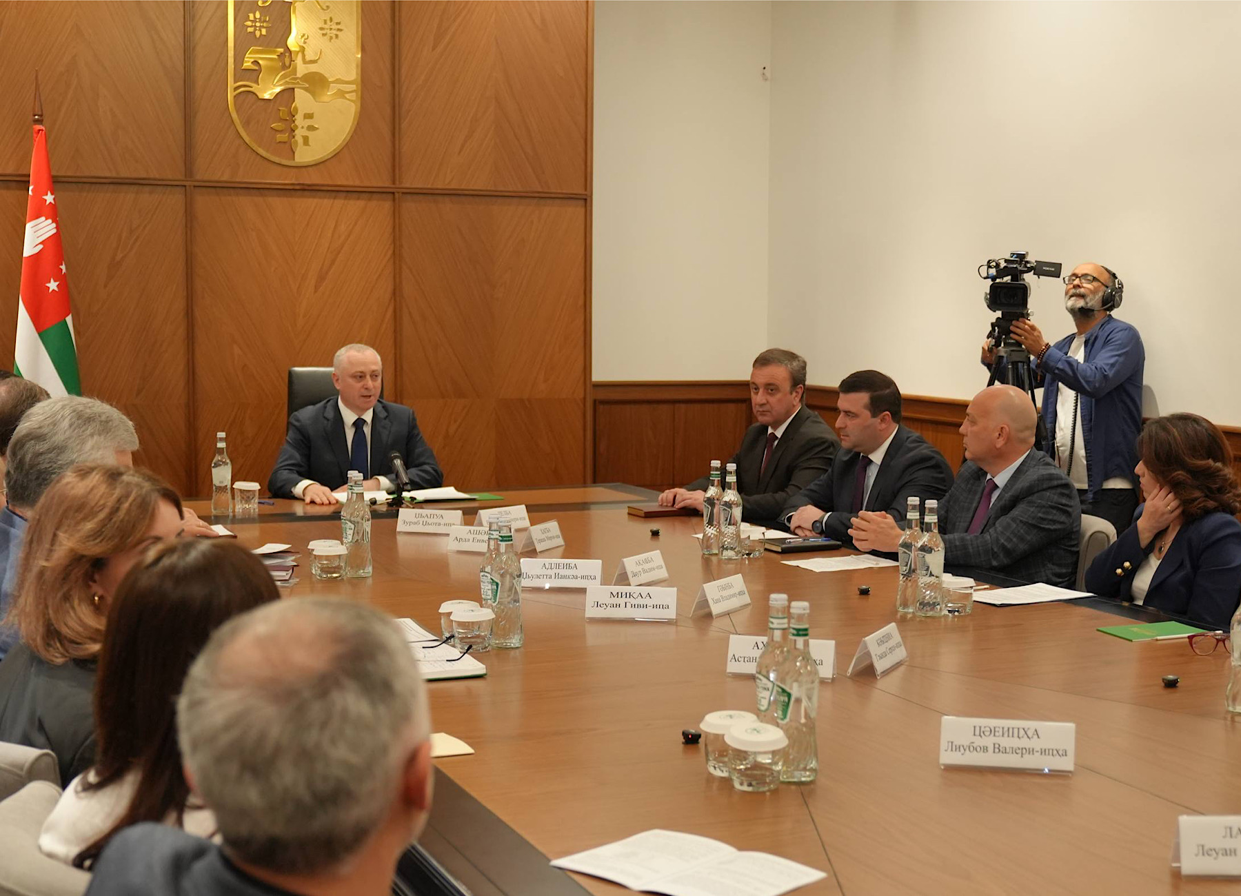Бадра Гунба провел рабочее совещание, посвященное проблемам абхазского языка.
